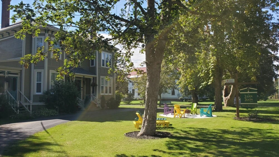The Lark & Loon Inn