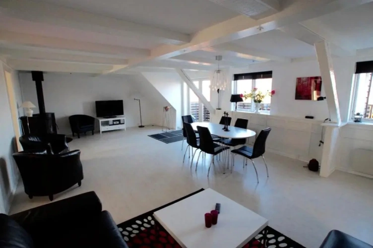3 Bedrooms Apartment