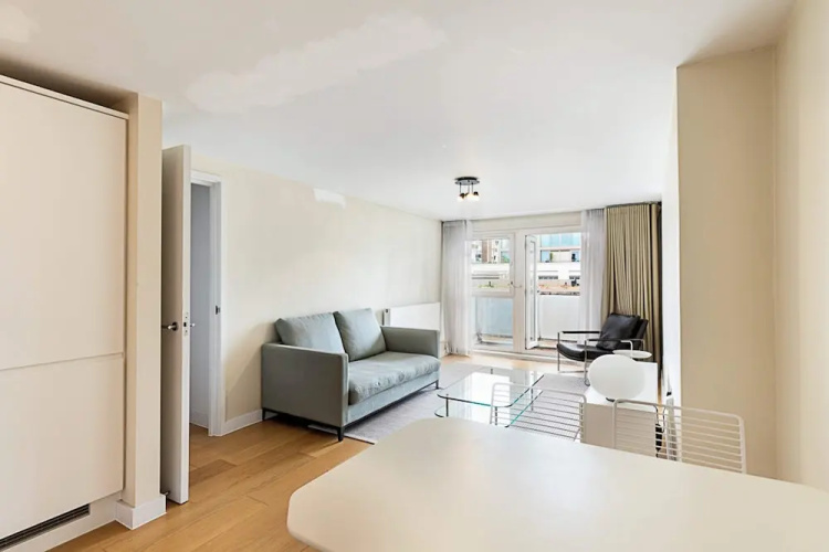 Modern Apartment With Balcony