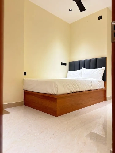 Standard Double room with city view