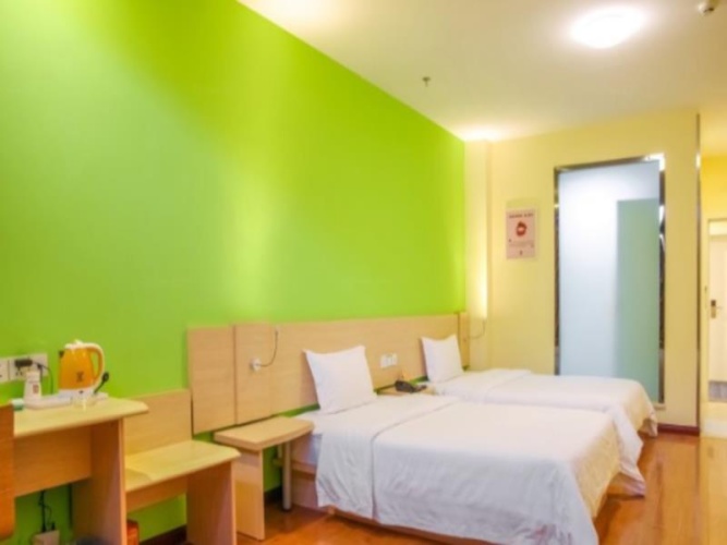 Standard Twin room with city view
