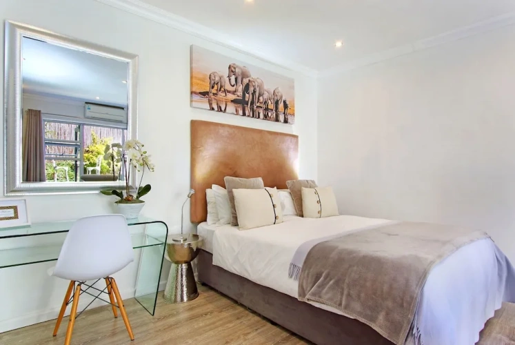 1 Bedroom Standard Suite with balcony and with mountain view