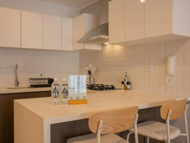 w Sunlit 1BR w Private Balcony in Miraflores