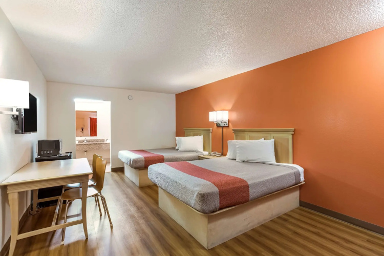 Motel 6 Macclenny, FL
