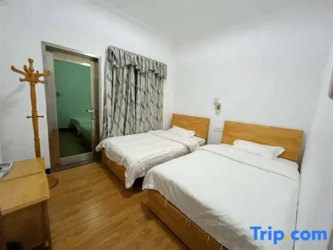 6 Bedrooms Villa