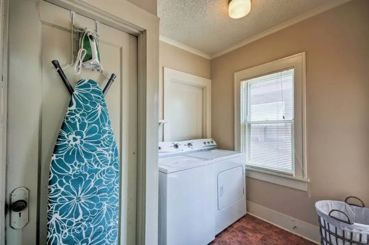 Inviting Lubbock Home > 1 Mi to Downtown