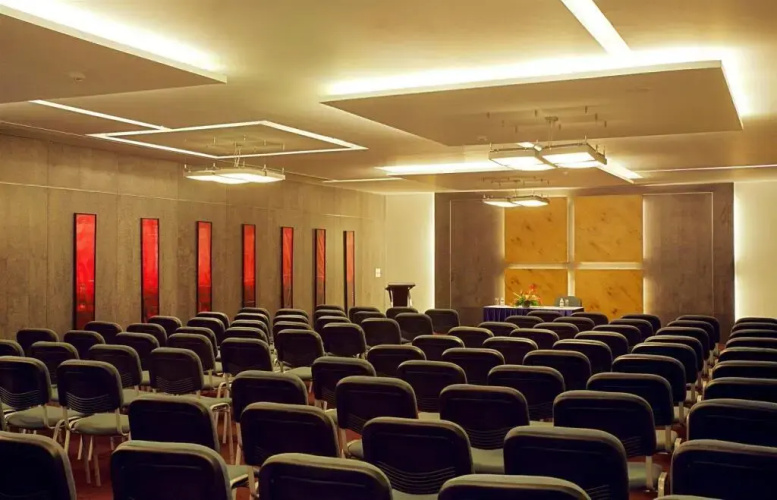 St Laurn Suites