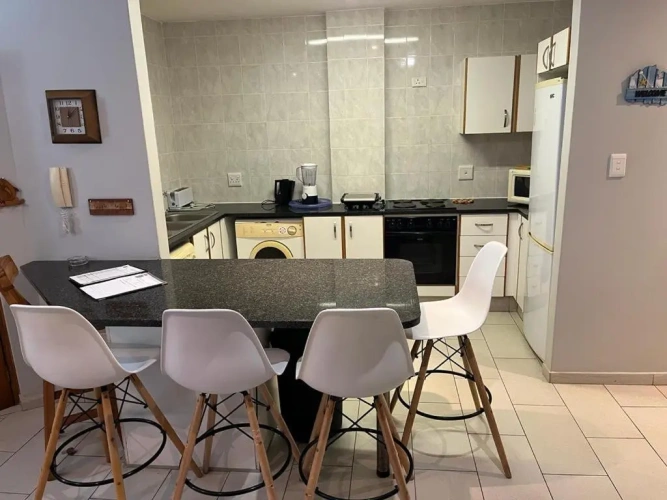 3 Bedrooms Apartment