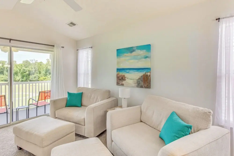 Screened Porch & Community Perks: Myrtle Beach Gem