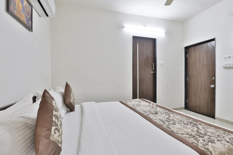 Deluxe Double room with city view