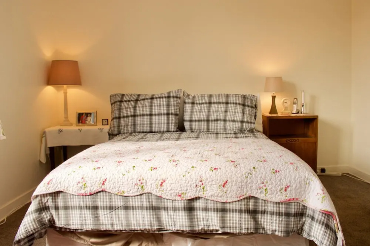 2 Bedroom Edinburgh Apartment