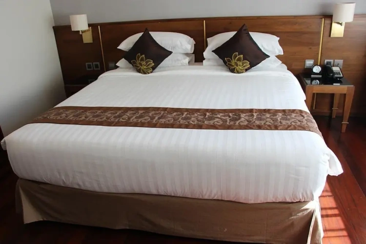 Superior room with pool view