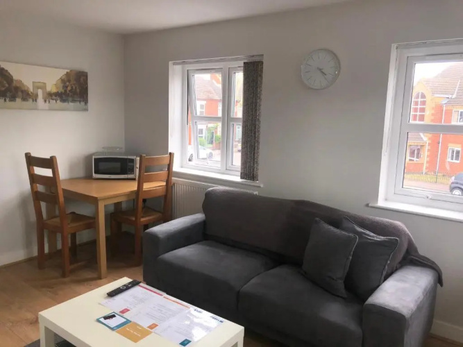 Large 1st Floor Open Plan Apartment