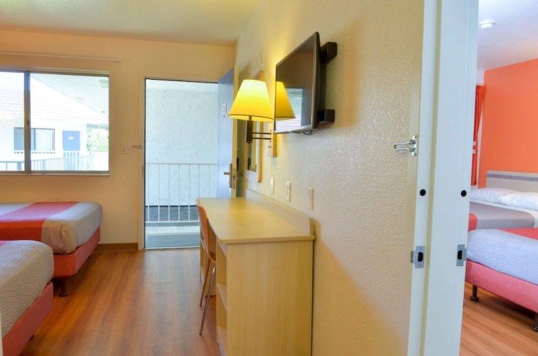 Deluxe Quadruple room