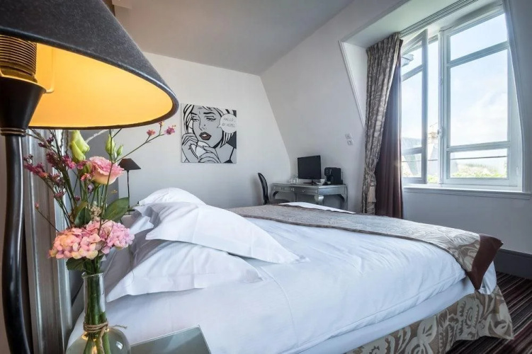 81 Lhotel