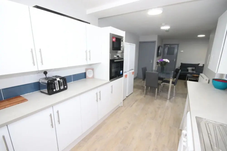 Stunning 6 bed House