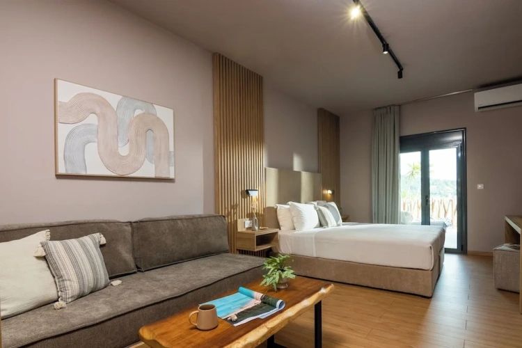 Deluxe Double room with partial sea view