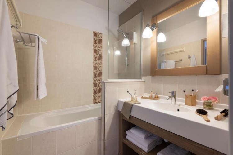 2 Bedrooms Double Duplex Cottage
