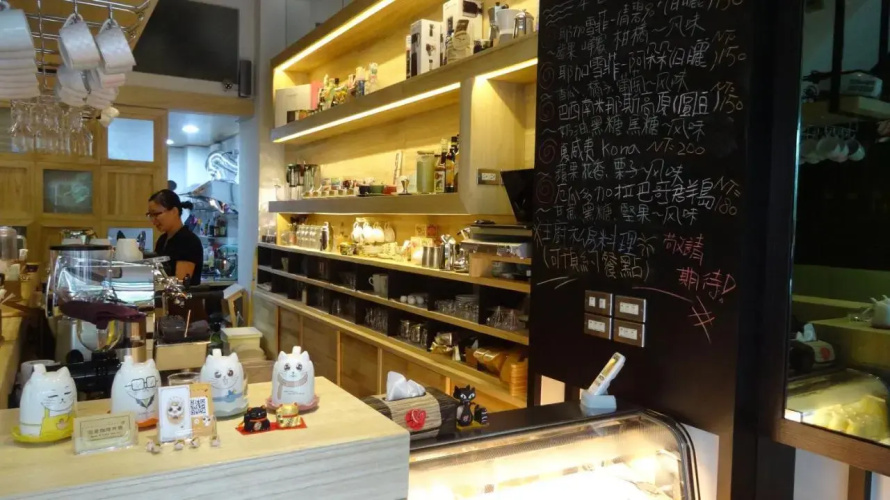 Meow G Cafe Hostel