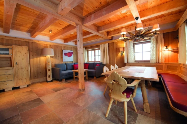 4 Bedrooms Deluxe Chalet