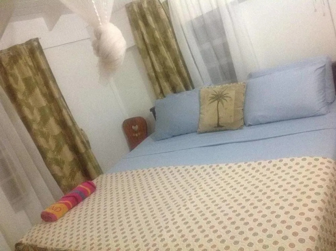Rainbow Beach Apartments & Rooms