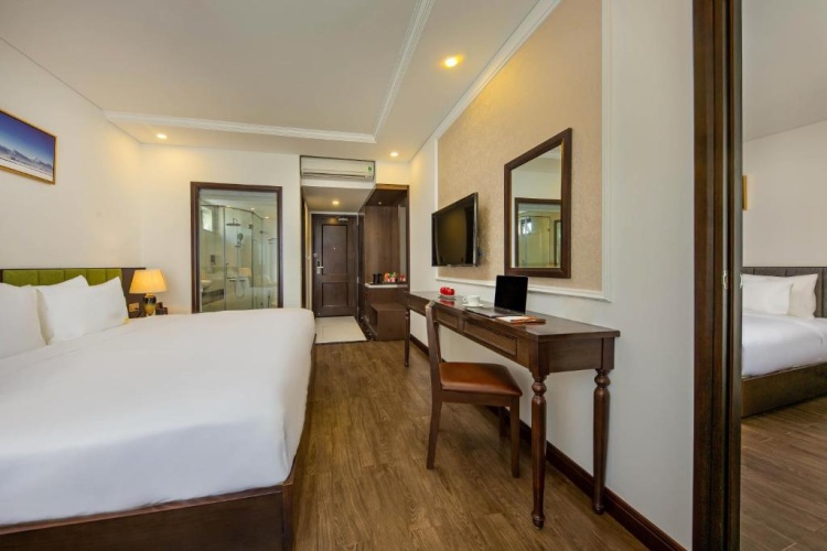 Standard Double room with city view