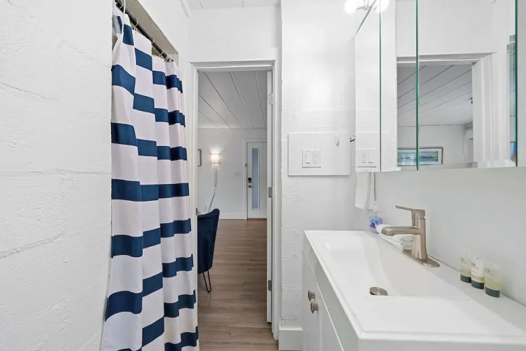 Chic City Retreat 93G