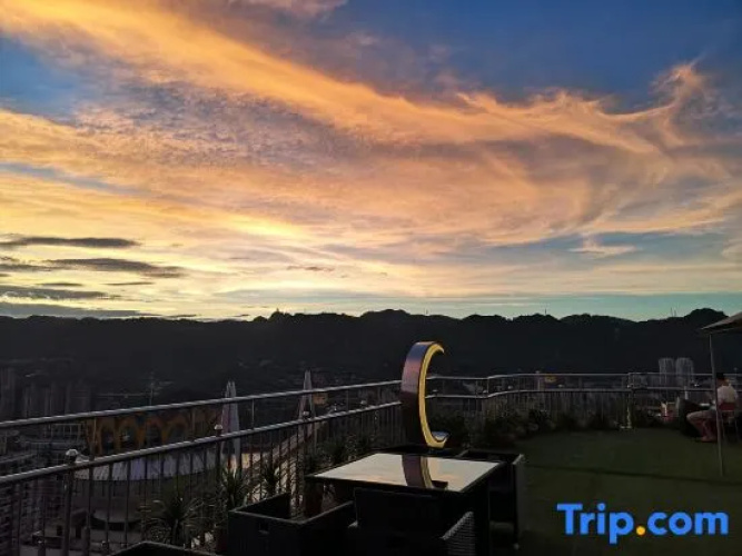 Yunqi River View Terrace Hotel