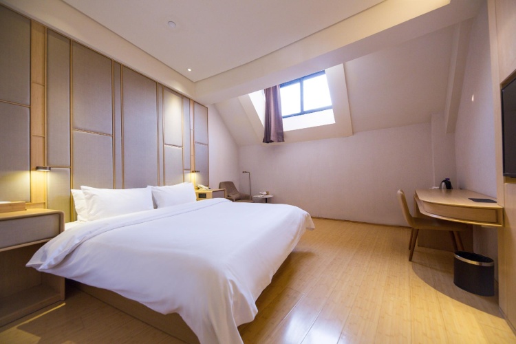 Superior Double room with street view
