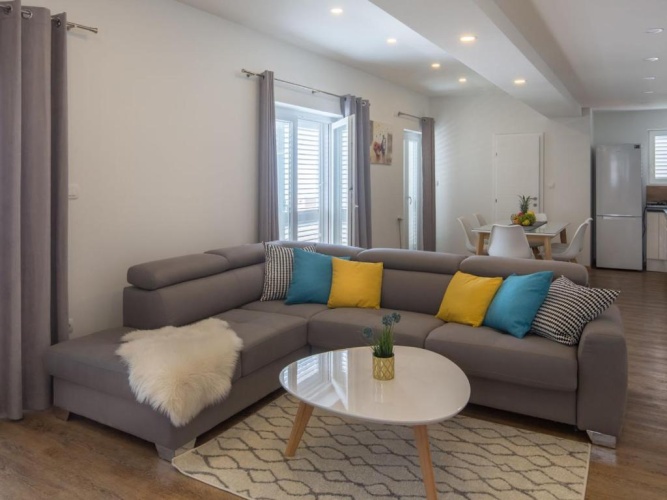 Apartment with sea view
