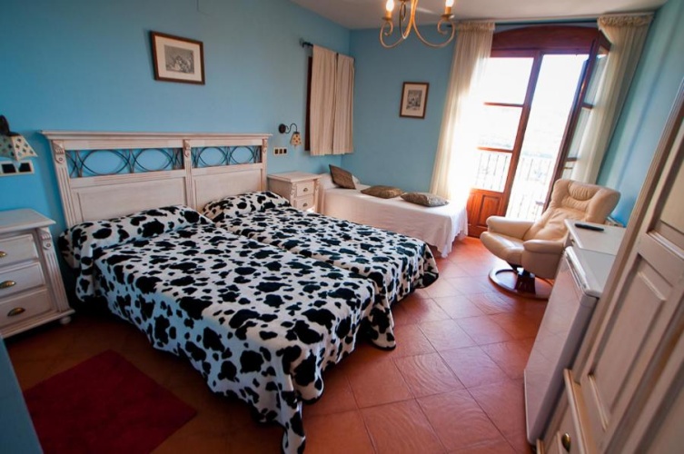 Standard Triple room