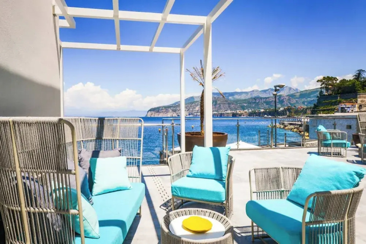 Villa Rockpool