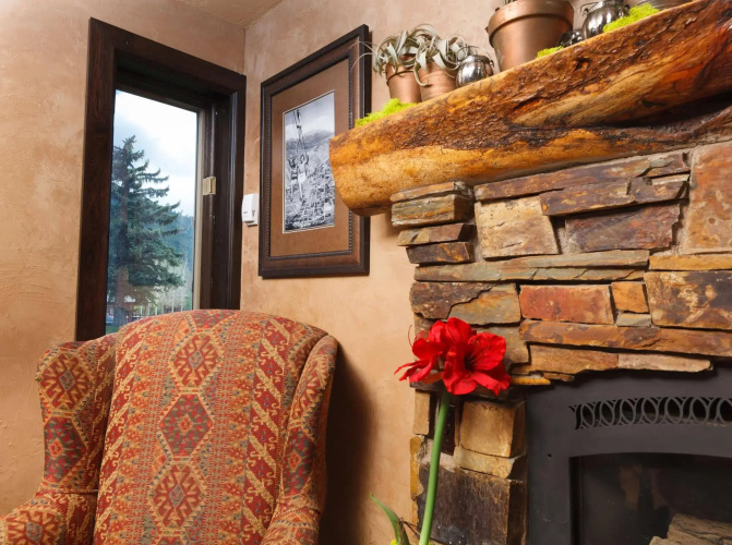 Elk Country Inn