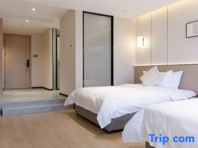 Standard Double room with city view