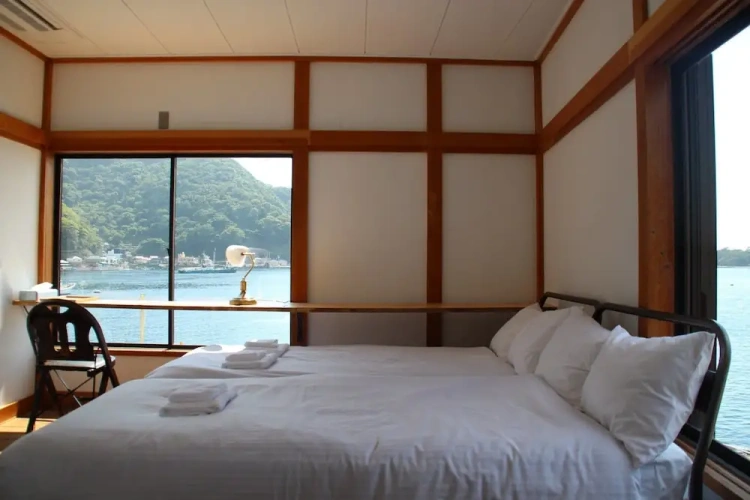 Standard Twin room with bay view