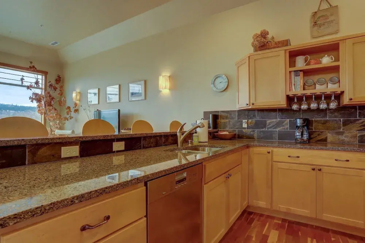 Three Rivers 3 Bedroom Home by RedAwning