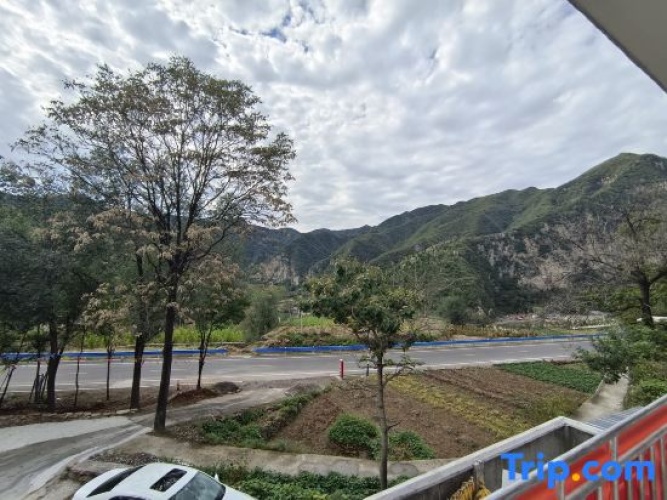 Mengjia Backyard Homestay