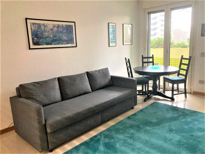 Borsa 1- Bright apartment with balcony