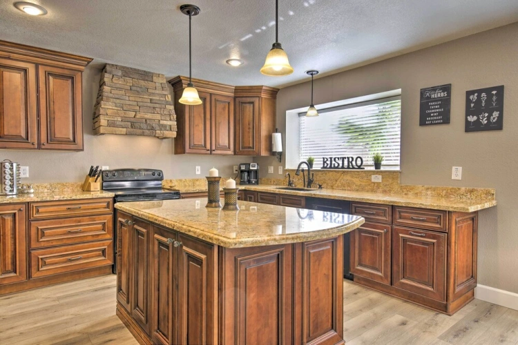 4 Bedrooms Cottage