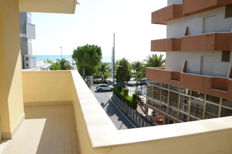Apartment with sea view