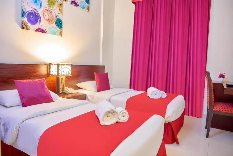 Click Square Hotel
