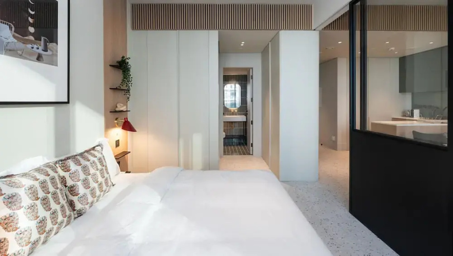 Charming 1BR w Balcony in Business Bay