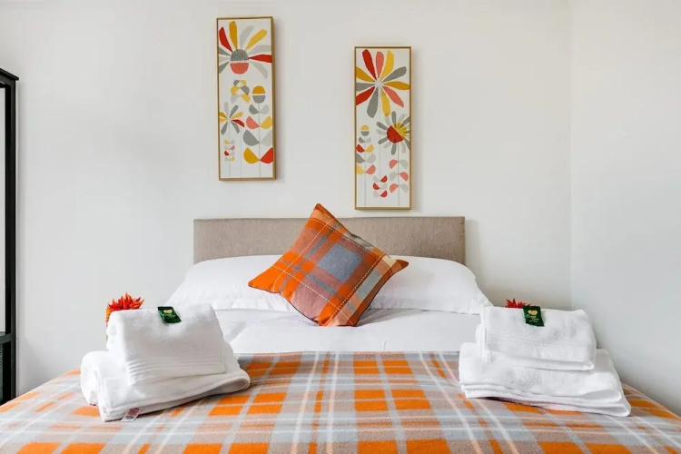 Super Central Hotel Style EnSuite Bedroom #9