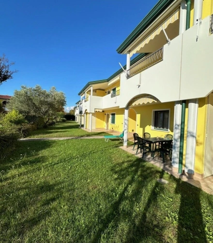 2 Bedrooms Apartment with garden view