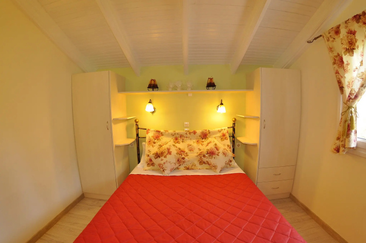 Mazis Apartments