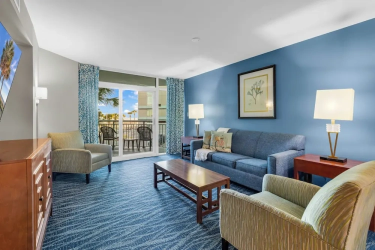 2 Bedrooms Standard Family room with balcony and beachfront