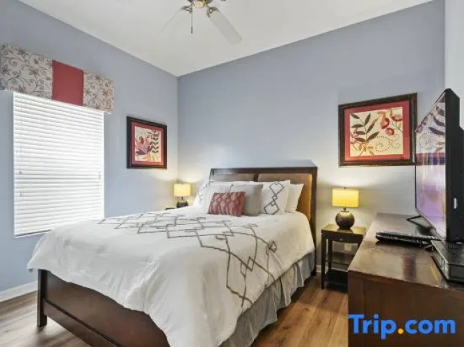 5 Bedrooms Apartment