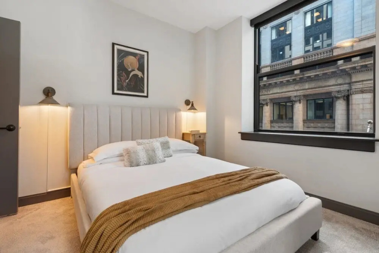 Apartment in The Loop Great Amenities Near Shops