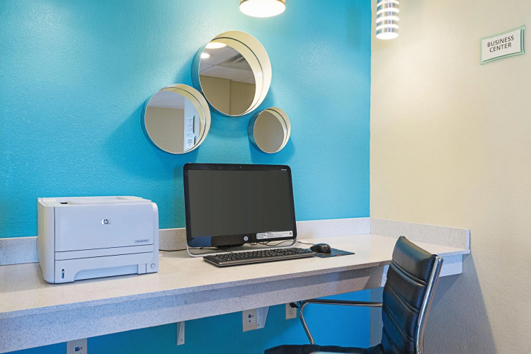 La Quinta Inn & Suites by Wyndham Mathis
