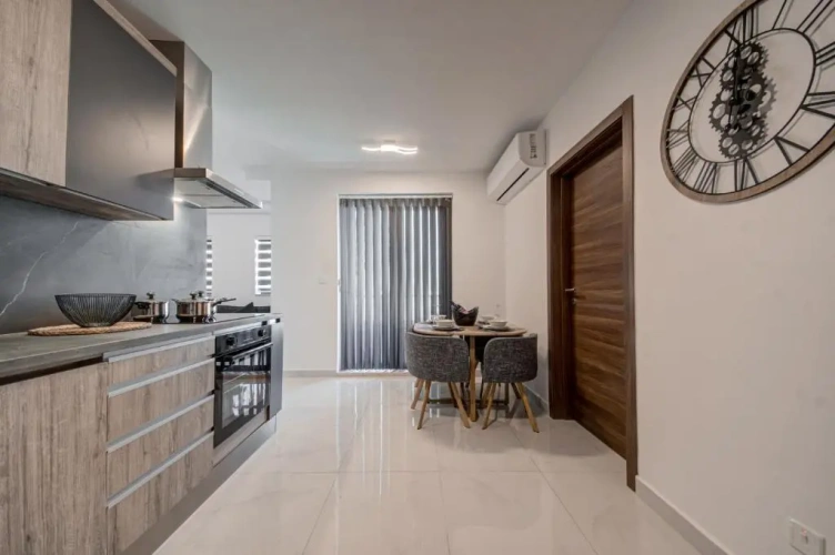 2 Bedrooms Apartment
